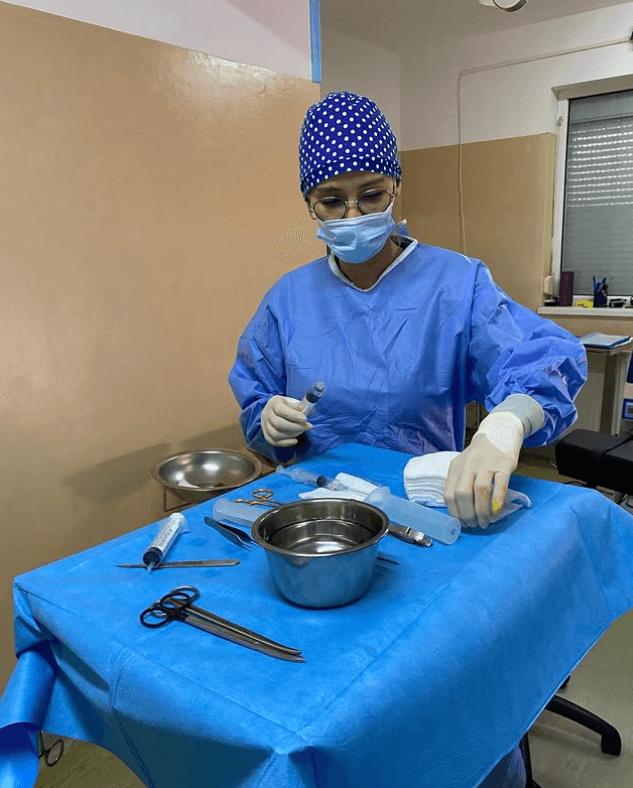 Ridicare sâni medic specialist în chirurgie plastică, estetică și microchirurgie reconstructivă