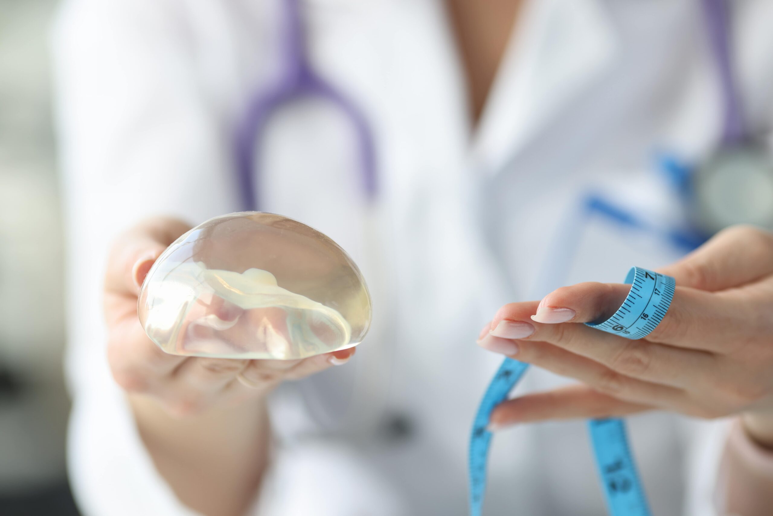 Implant mamar: Cât rezistă și când trebuie schimbat?