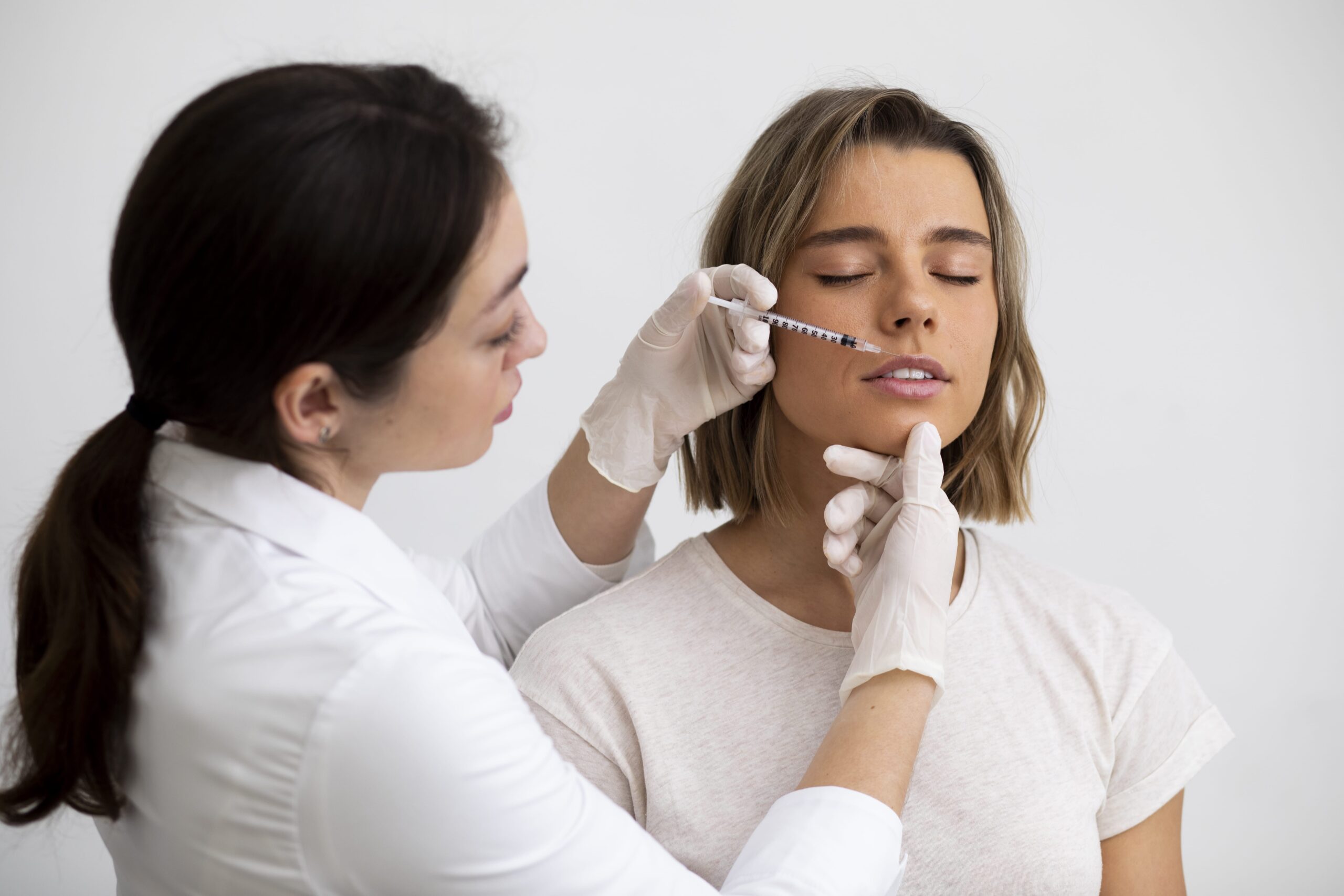 Noduli în buze după injectarea cu acid hialuronic – Ce e normal și ce nu?